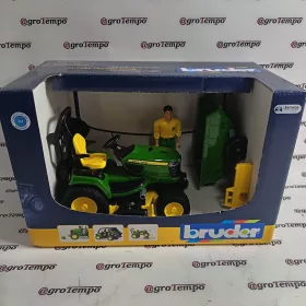  062104 BRUDER John Deere X949 kerti traktor és traktorvezető figura