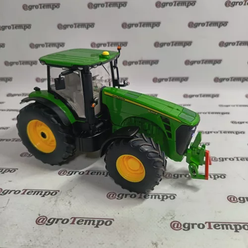 MCU688100000 John Deere 8345R távirányítású traktor (1:32 méretarány)